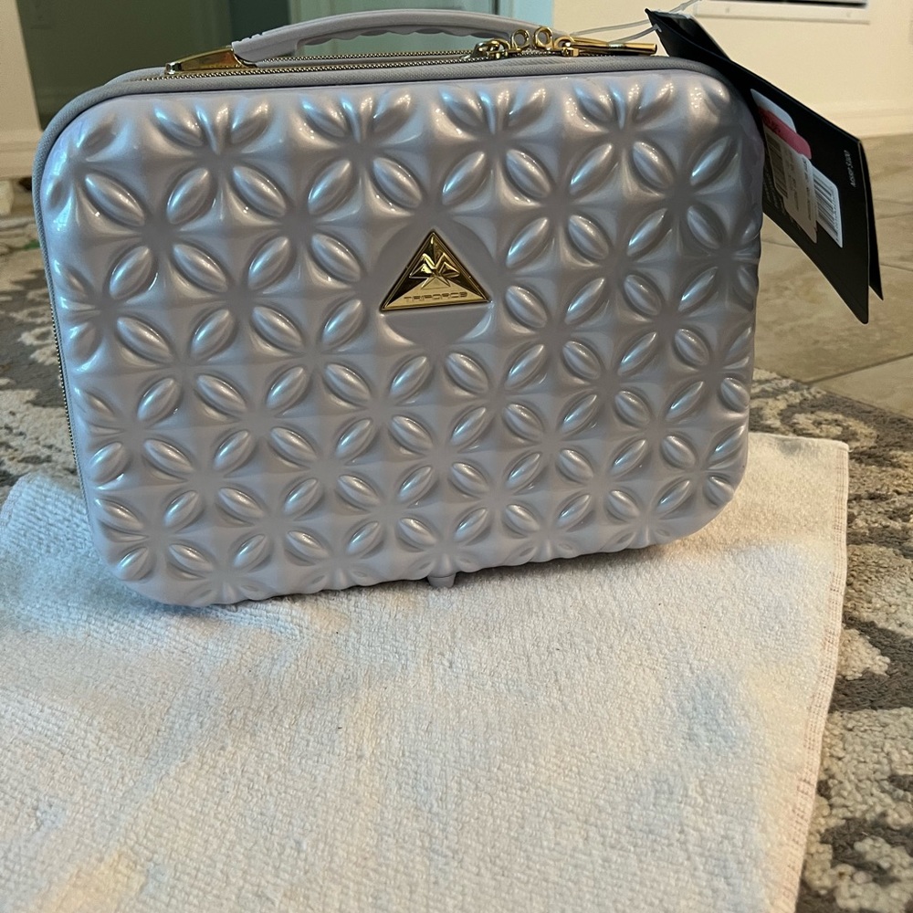 Triforce travel case
